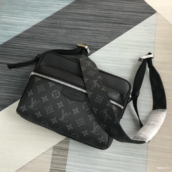 VUITTON LOUIS OUTDOOR MESSENGER 0813